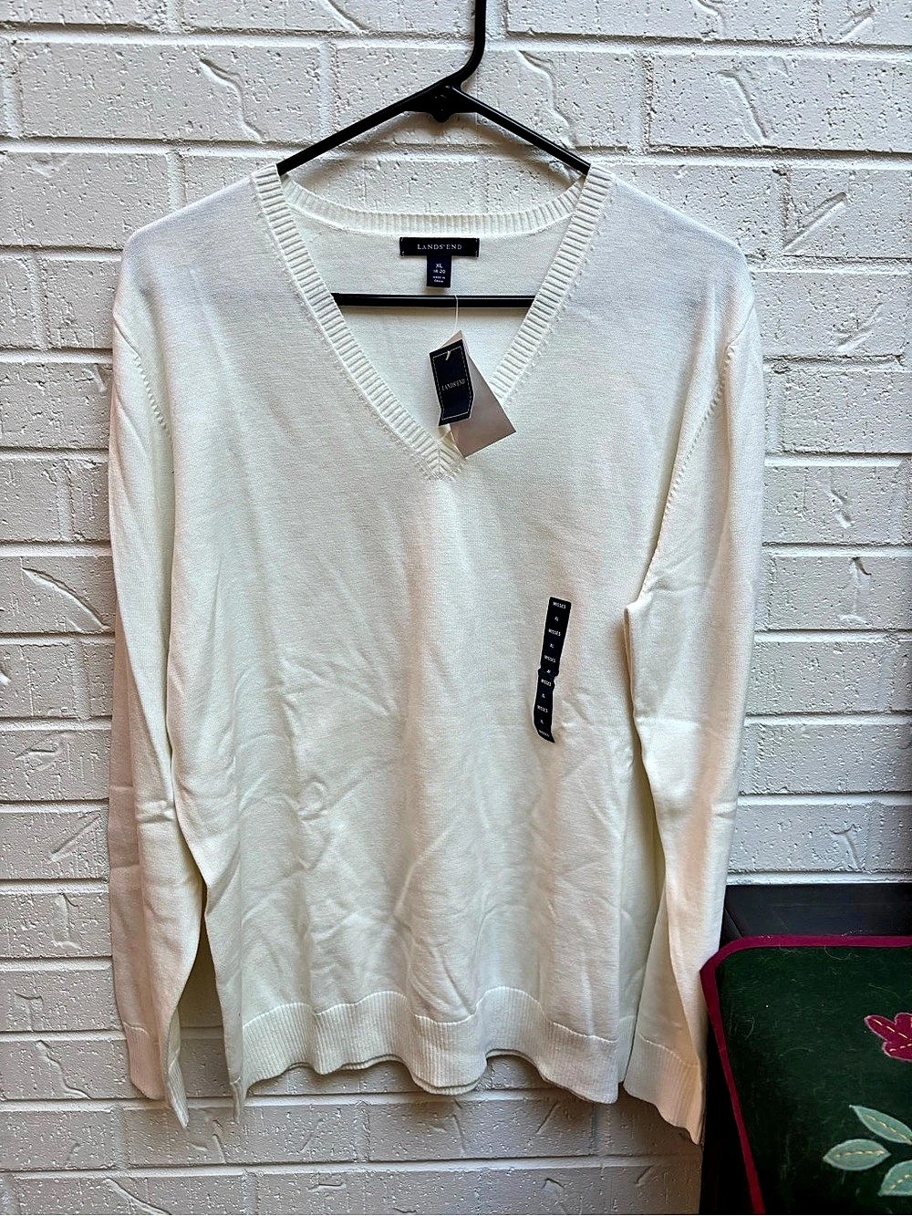 Lands' End V-Neck Sweater in White Size XL (18-20) NWT